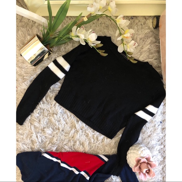 Cropped Sweater Bundle - Picture 4 of 6